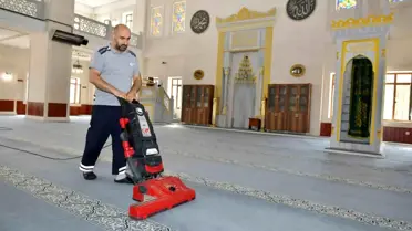 Esenyurt Belediyesi Camileri Hijyenik Hale Getiriyor