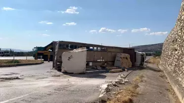 Amasya'da Tır Devrildi: Sürücü Yaralandı