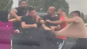 Bursa'da Trafik Kavgası: Tekme ve Yumruklar Havada