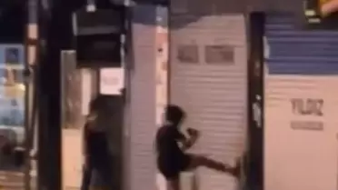 Ekranı Kırılan Kadın, Telefoncuya Saldırdı