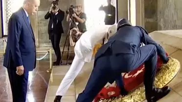 Cumhurbaşkanı Erdoğan, YAŞ üyeleriyle Anıtkabir'i ziyaret etti