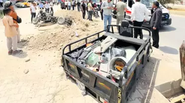 Hakkari'de Trafik Kazası: Motosiklet İkiye Ayrıldı