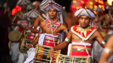 Sri Lanka'da Esala Perahera Festivali Kutlandı