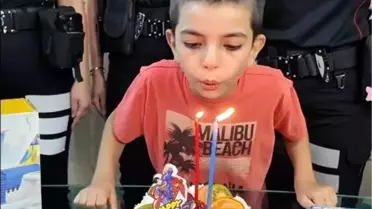 Polisten Onur'a Sürpriz Doğum Günü