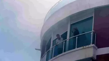 Antalya'da Yangın Paniği: Mahsur Kalanlar İtfaiye Tarafından Kurtarıldı