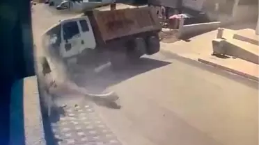 İnegöl'de Fren Patladı, Kamyon Devrildi