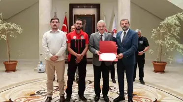 Bursa Valisi Ayyılddız'dan yangın kahramanlarına teşekkür