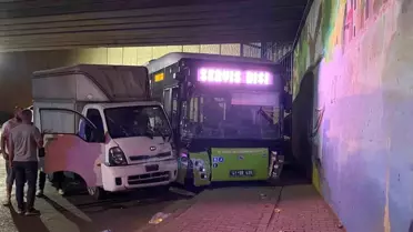 Körfez'de Otobüs-Kamyonet Çarpıştı