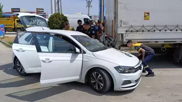 İnegöl'de TIR'a çarpan otomobilin sürücüsü ağır yaralandı