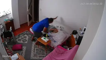 Şizofren Doktor Oğul Annesini Darbetti