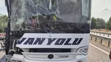 İnegöl'de Yolcu Otobüsü TIR'a Çarptı: 1 Yaralı