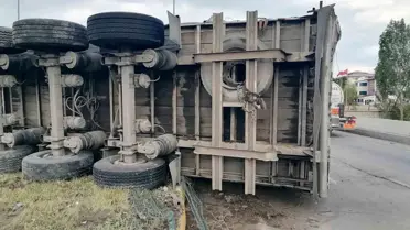 Erzurum'da Freni Boşalan Tır Kazası