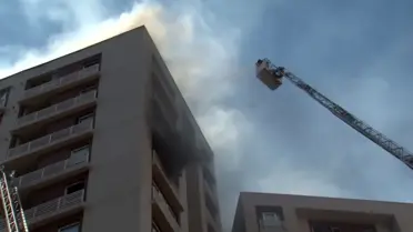 Bağcılar'da 15 katlı binada korkutan yangın