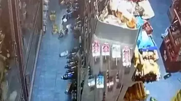 Balıkesir'deki deprem market kamerasında!