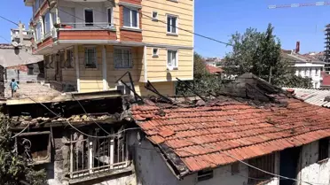 Gaziosmanpaşa'da Gecekonduda Yangın
