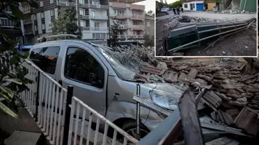 Görüntüler vahim! Depremde 250 yıllık caminin minaresi de yıkıldı