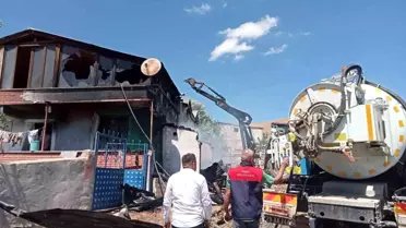 Gümüşhane'de Sobadan Çıkan Yangın, 2 Katlı Evi Kül Etti