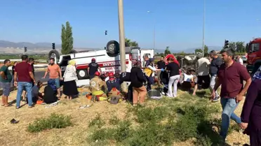 Alaşehir'de ambulansla otomobil çarpıştı