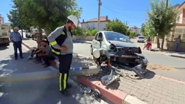 Gurbetçi Sürücü Direğe Çarptı
