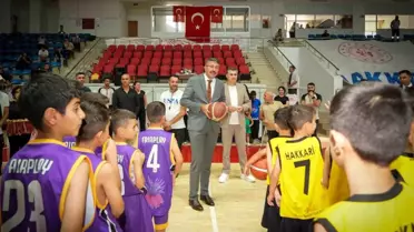 Vali Çelik, Basketbol Teşvik Ligi'nde Madalyaları Verdi