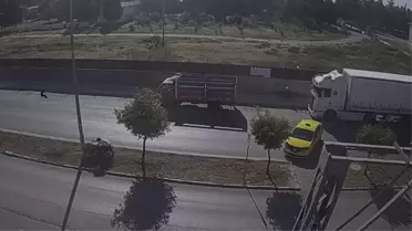 Adana'da Motosiklet Kazası: 1 Ölü, Taksi Sürücüsü Teslim Oldu
