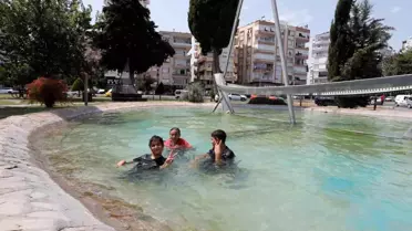 Antalya'da Çocuklar Sıcak Havada Süs Havuzlarında Serinliyor