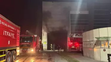 Kartepe'de Geri Dönüşüm Fabrikasında Yangın