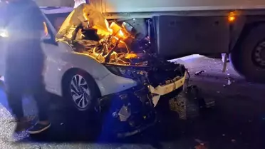 Hatay'da Tıra Çarpan Otomobilde 3 Yaralı
