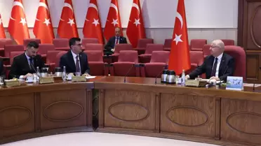 Milli Savunma Bakanı Yaşar Güler, Harp Malulü Gaziler Derneği Başkanı ile Görüştü