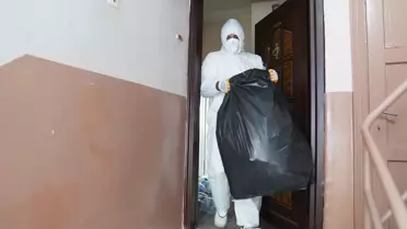 Evde 550 Kilo Plastik Şişe ve Atık Temizlendi