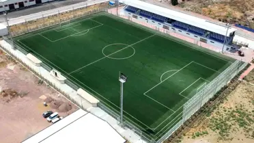 Kocaeli'nde Modern Futbol Sahası Tamamlanma Aşamasında
