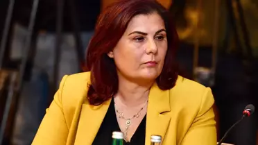 Özlem Çerçioğlu zehir zemberek sözlerle CHP'den istifa etti