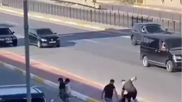 Sakarya'da trafikte dehşet anları! Çekiç, sopa ne varsa kullandılar