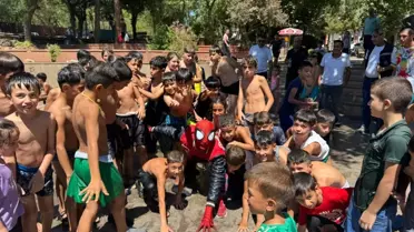 Örümcek Adam Çocuklara Moral Veriyor