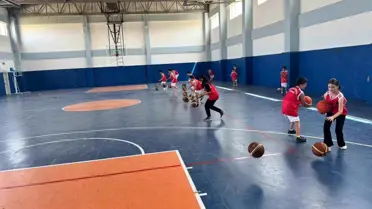 Van Büyükşehir Belediyespor Yaz Spor Okulları ile Çocuklara Spor Eğitimi Veriyor