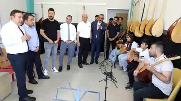 Ağrı Vali Yardımcısı Gençlik Merkezi'ni Ziyaret Etti
