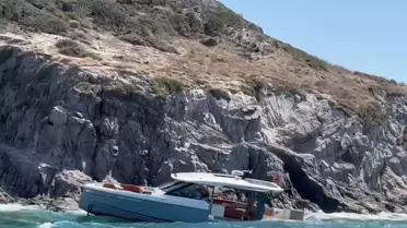 Bodrum'da Arıza Yapan Tekne Karaya Oturdu
