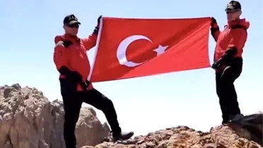JAK Ekipleri Erek Dağı'nda Türk Bayrağını Dalgalandırdı