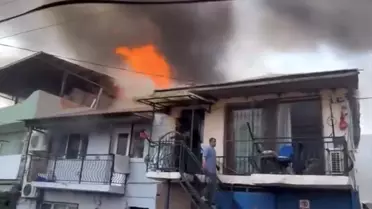 İzmir'de Hurdalıkta Çıkan Yangın, Evleri Küle Çevirdi