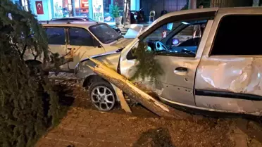 Karaman'da Kaza: Otomobil Ağaçla Çarpıp Durdu