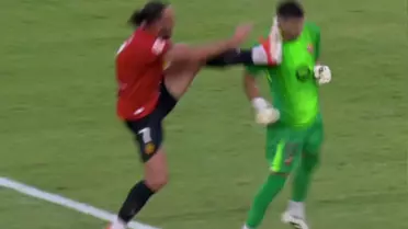 Süper Lig'in eski yıldızı bu pozisyonda kırmızı kart gördü