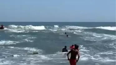 Denizde Boğulmaktan Kurtuldular