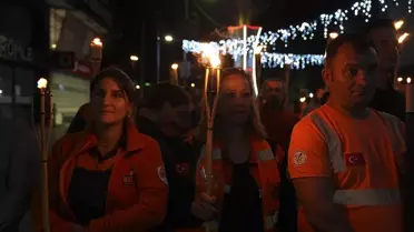 26 yıldır dinmeyen acı! Marmara Depremi'nin yıl dönümünde hayatını kaybedenler anıldı