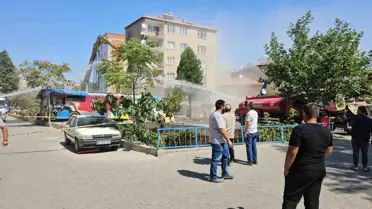 Sındırgı'da Deprem Yıkım Çalışmaları Sürediyor