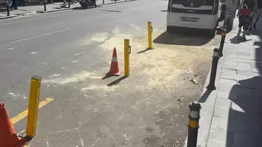 17 yaşındaki sürücü ortalığı birbirine kattı, 2 kişi saniyelerle ölümden kurtuldu