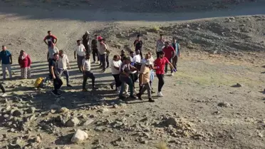 Edremit'te Traktör Römorku Devrildi: 8 Yaralı