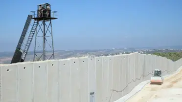 İran, Afganistan ve Pakistan sınırına 130 kilometre duvar inşa etti