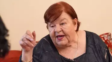 Kaynanalar'ın 'Döndü'sü Defne Yalnız, 3+1 evinde nostaljik bir yaşam sürüyor