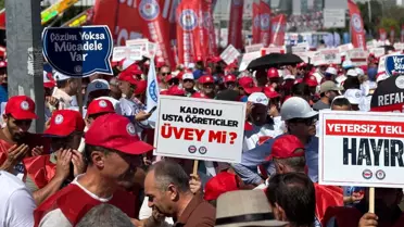 Memurlar Protesto Etti