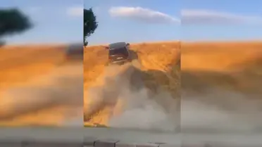 Ankara'da Sürücü Kaldırıma Çıktı
